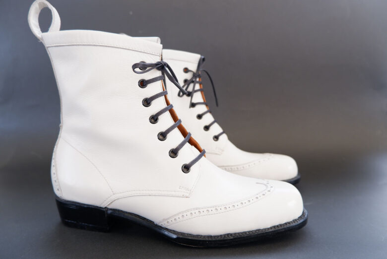 order white boots 7